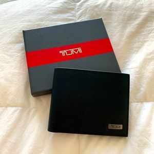 Tumi black leather tri fold wallet